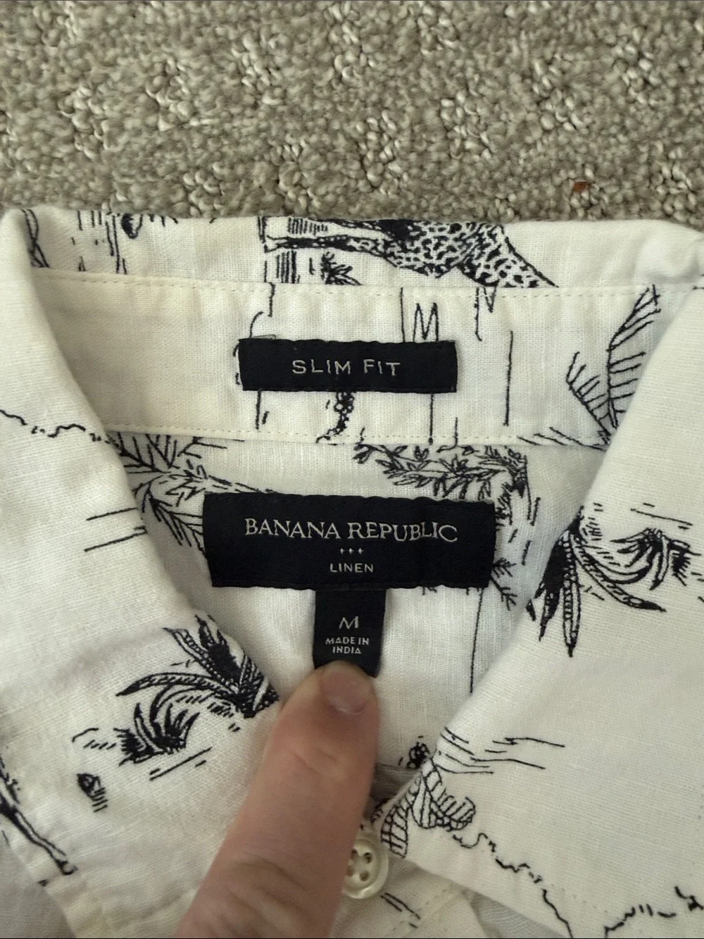 Banana Republic White Short Sleeve Button-Down Shirt with Black Safari Sketch
